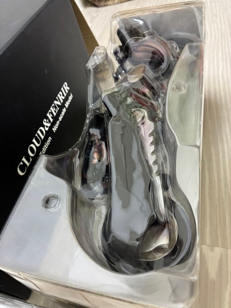 クラウド＆フェンリル　FF7 アドベントチルドレン　限定版　フィギュア　未使用品