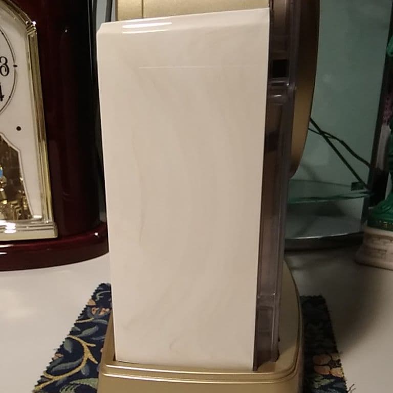 モダンな置き時計です。頂いたばかりで御座います。