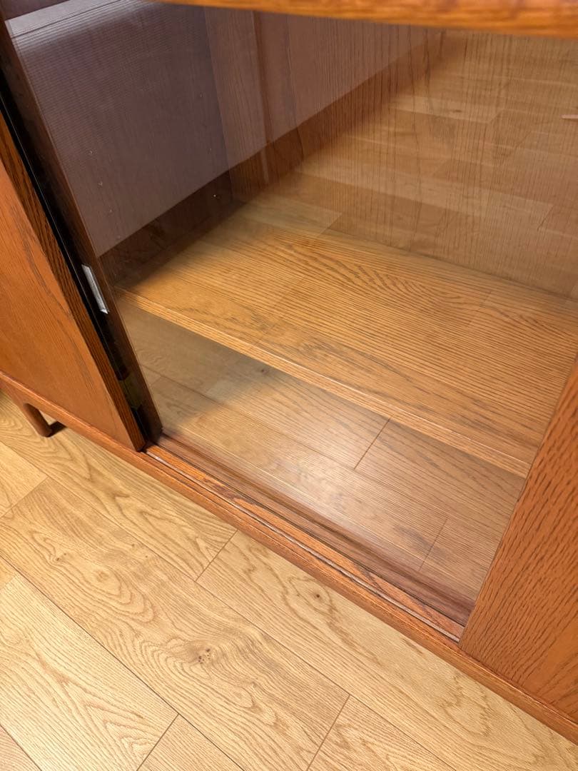 ひらぱ　ビンテージレッド　3ドアサイドボードwithガラス silta