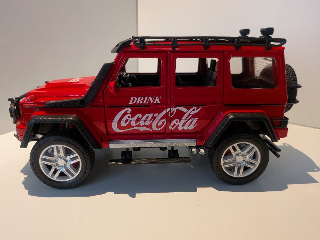 コカ・コーラ仕様！ベンツ Gクラス 1/24 ミニカー ゲレンデ 赤 点灯 音