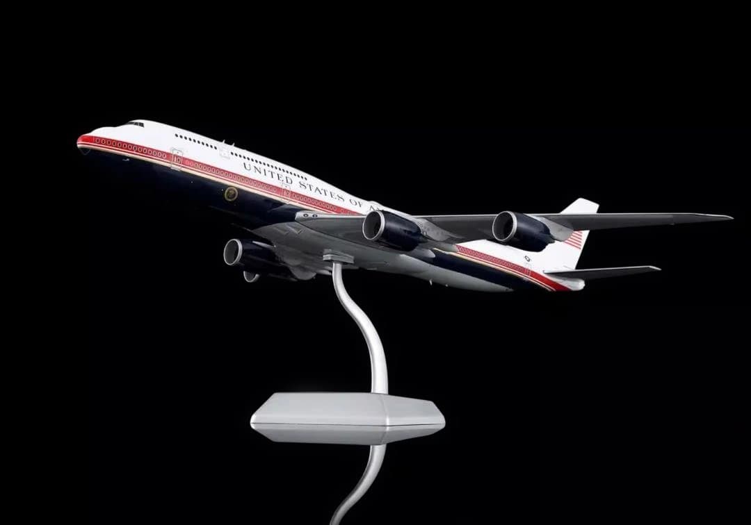 【新品・値引交渉可】Boeing747-8 1/200 新エアーフォースワン