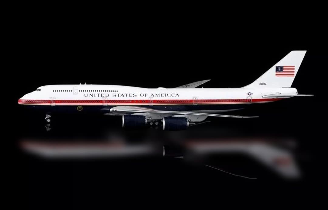 【新品・値引交渉可】Boeing747-8 1/200 新エアーフォースワン