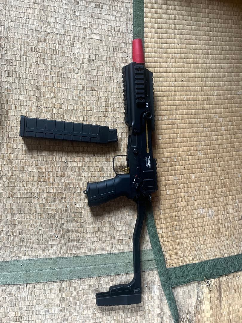 東京マルイ　スコーピオンmod.Ｍ バッテリー、充電器セット　サブマシンガン