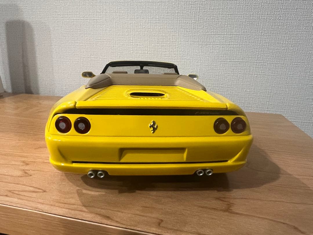 1/18 UTモデルス　フェラーリ355スパイダー