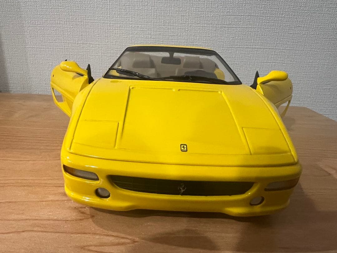 1/18 UTモデルス　フェラーリ355スパイダー