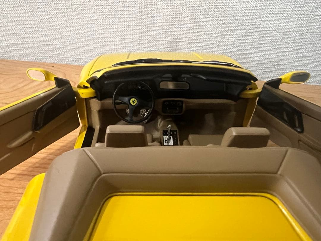 1/18 UTモデルス　フェラーリ355スパイダー