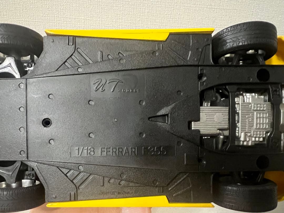 1/18 UTモデルス　フェラーリ355スパイダー