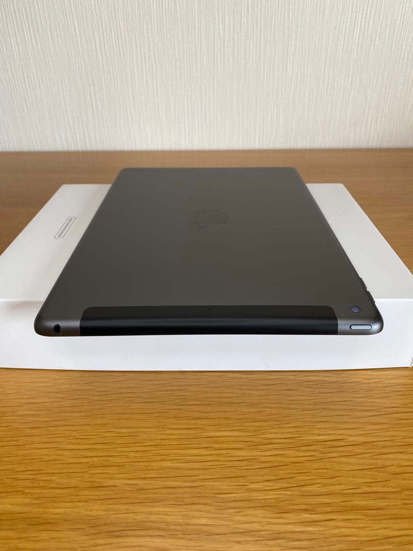 美品　iPad第7世代 32GB WiFi+Cellular iPad本体