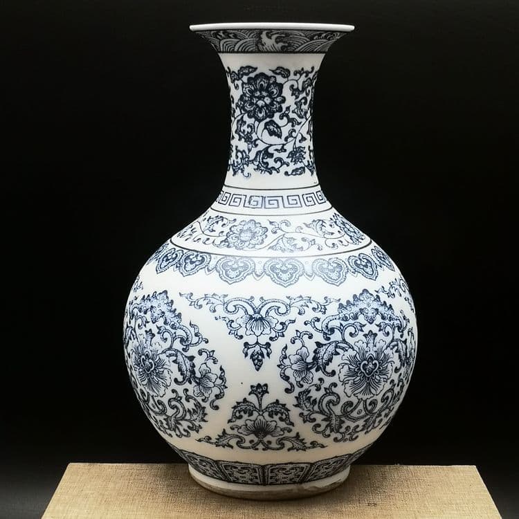 薄胎無釉団模様賞瓶です 景徳鎮 陶磁器 装飾品 現代工芸品美術品 置物