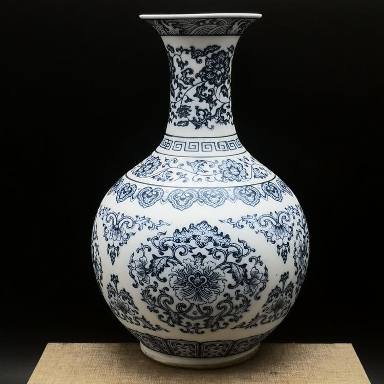 薄胎無釉団模様賞瓶です 景徳鎮 陶磁器 装飾品 現代工芸品美術品 置物