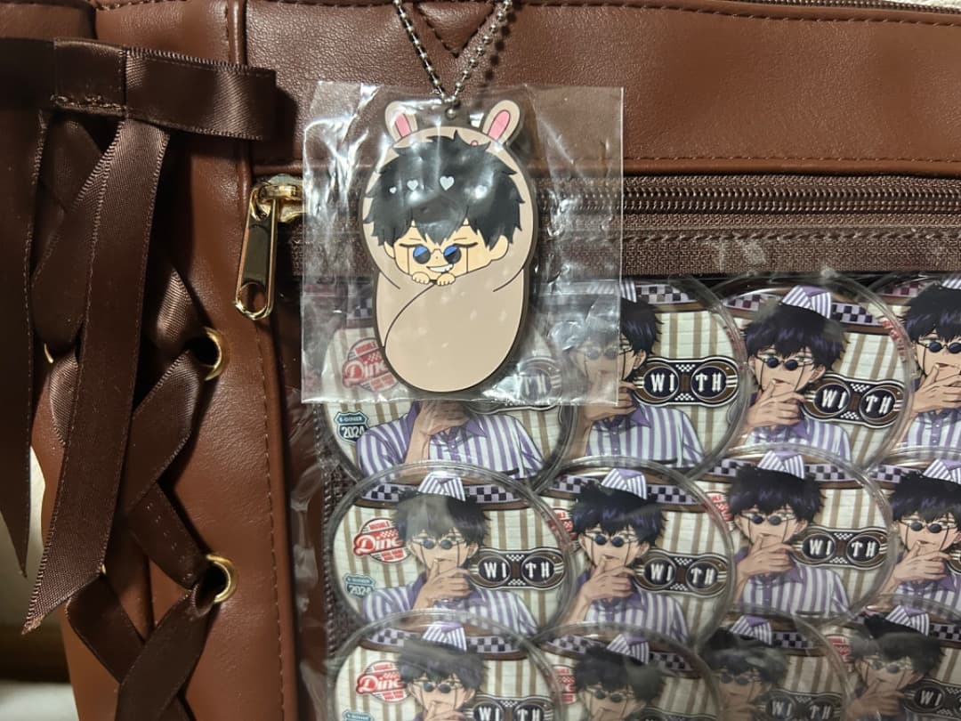 ワース・マドル　痛バッグ　缶バッジ