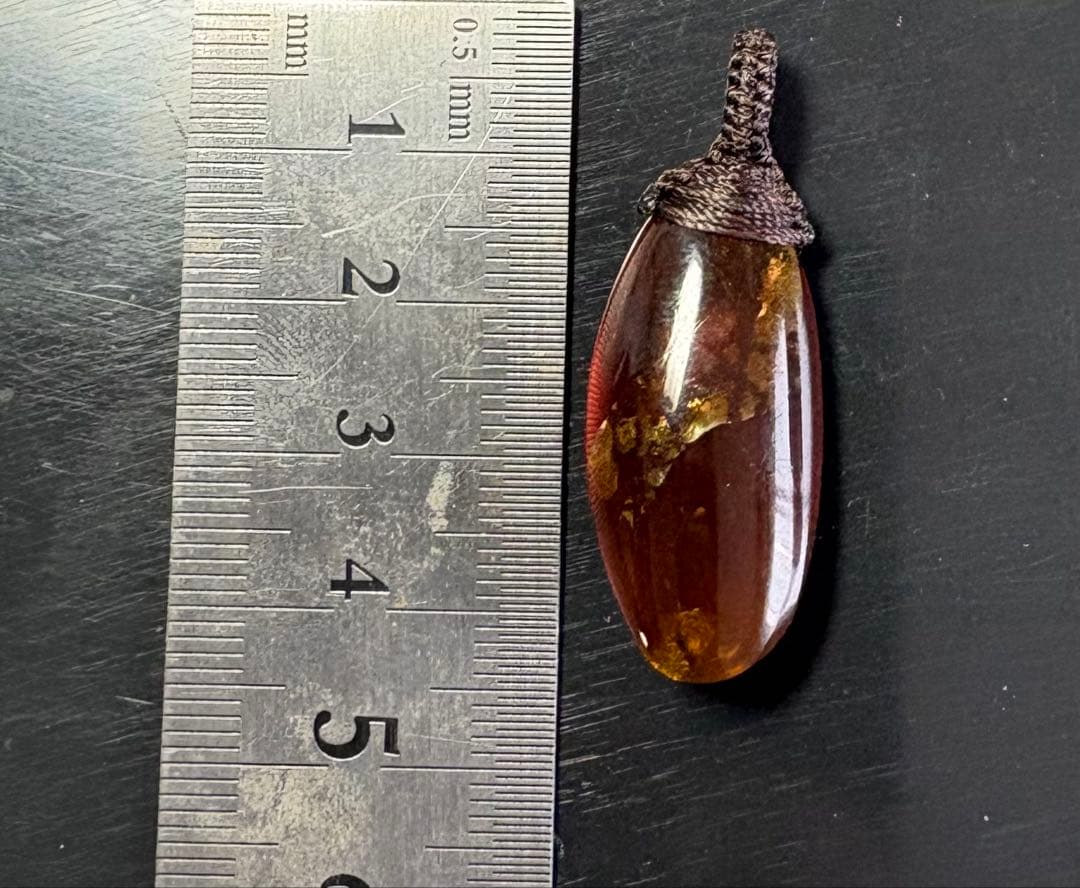琥珀のネックレス　小　重さ3g