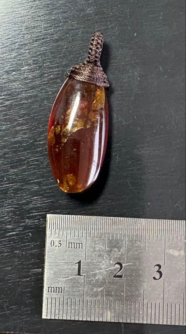 琥珀のネックレス　小　重さ3g