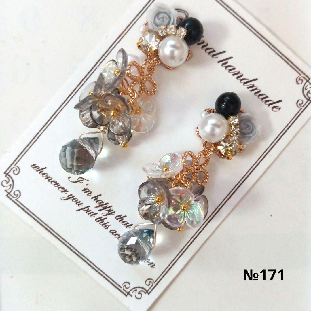 ♡ハンドメイド♡ビジューピアスorイヤリング№132