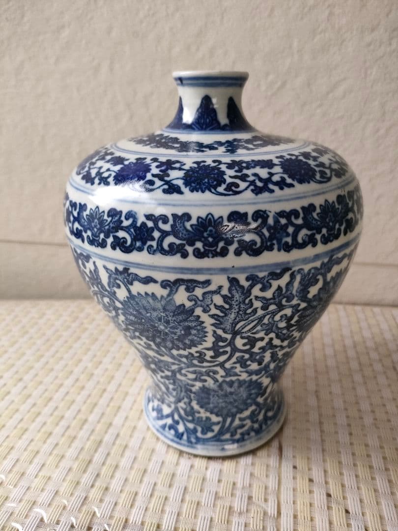 ●中国 明清 青花白磁 花唐草文 瓶 底款有り　アンティーク陶磁器