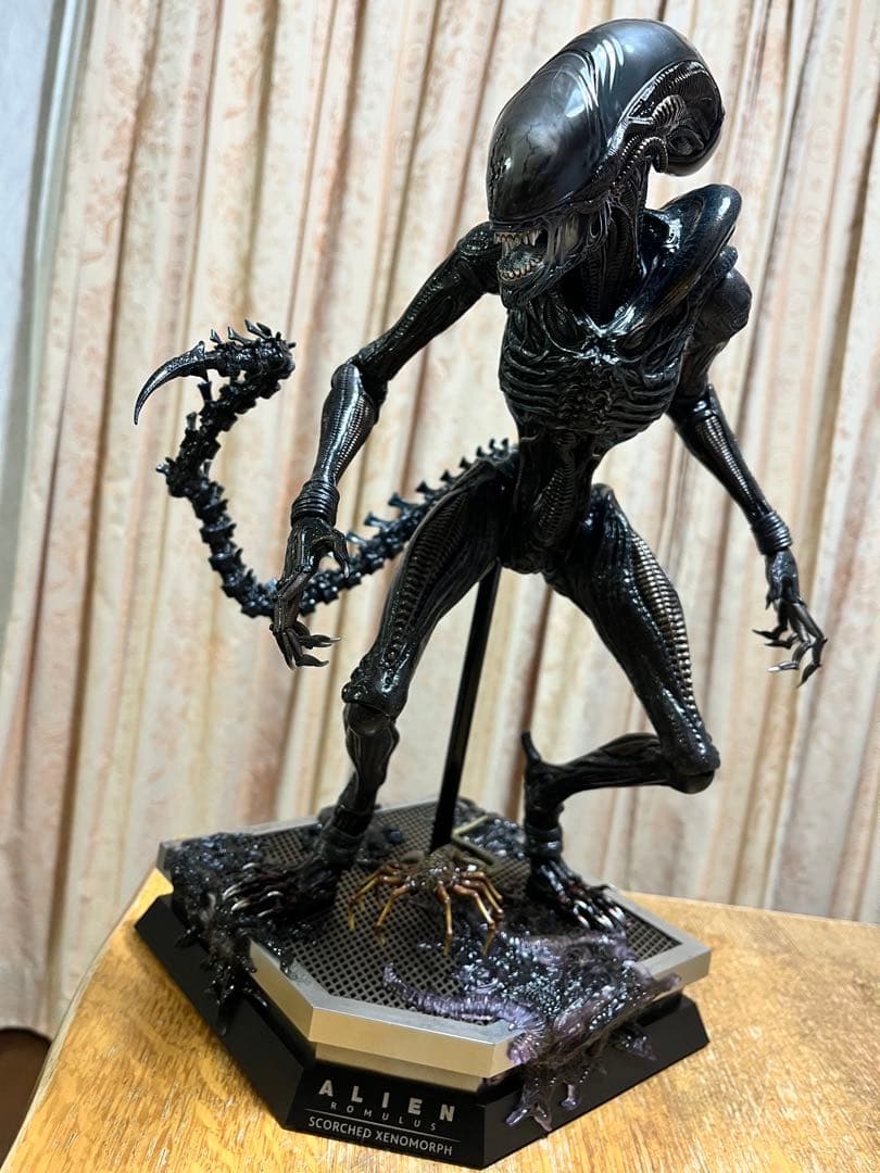 ホットトイズ　エイリアン　ロムルス　スコーチドゼノモーフ