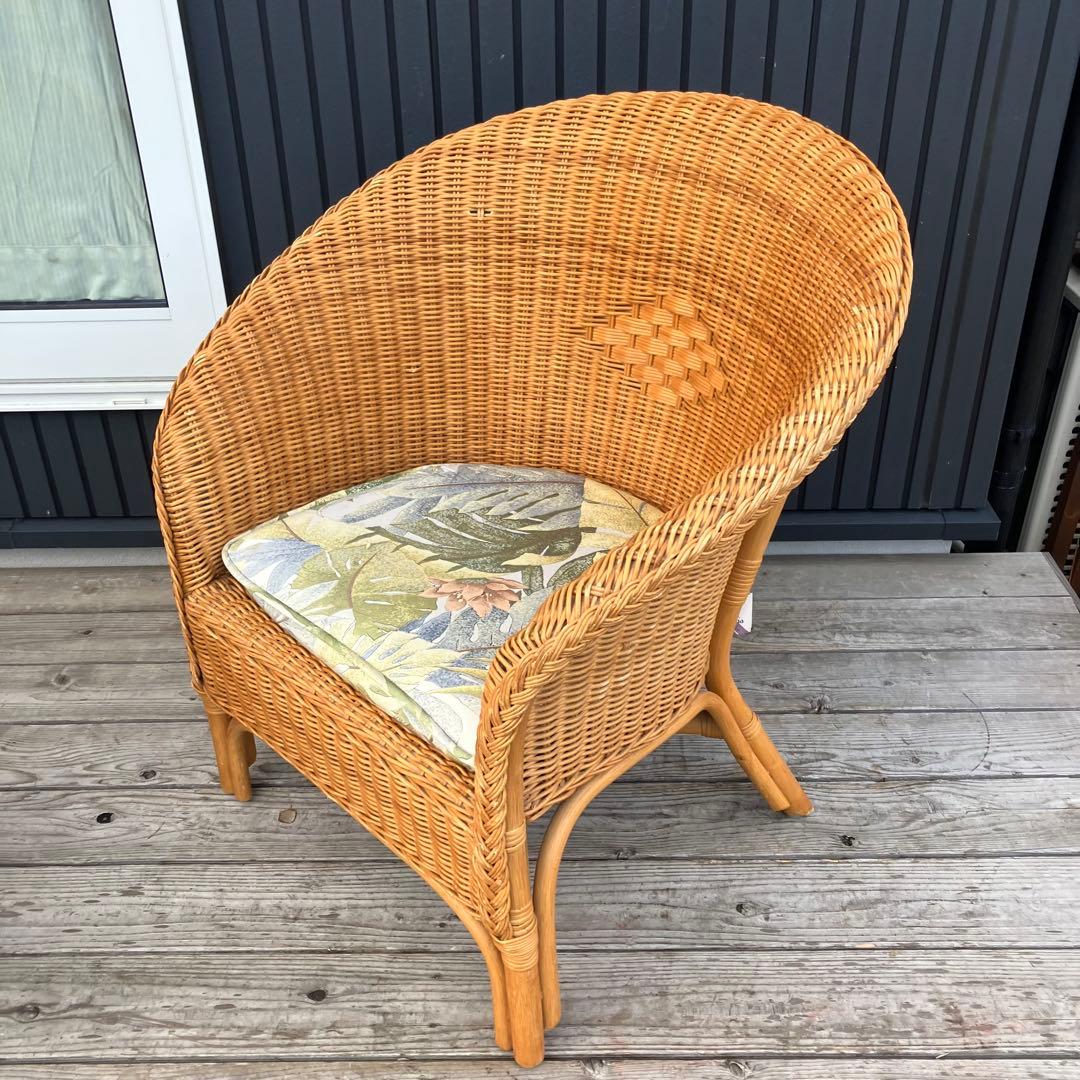 ① 昭和レトロ カザマ 花柄クッション アーチ型ラタンチェア アームチェア