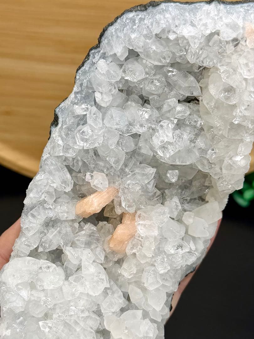 美品★天然アポフィライト原石　母岩付き　インド産　魚眼石　パワーストーン