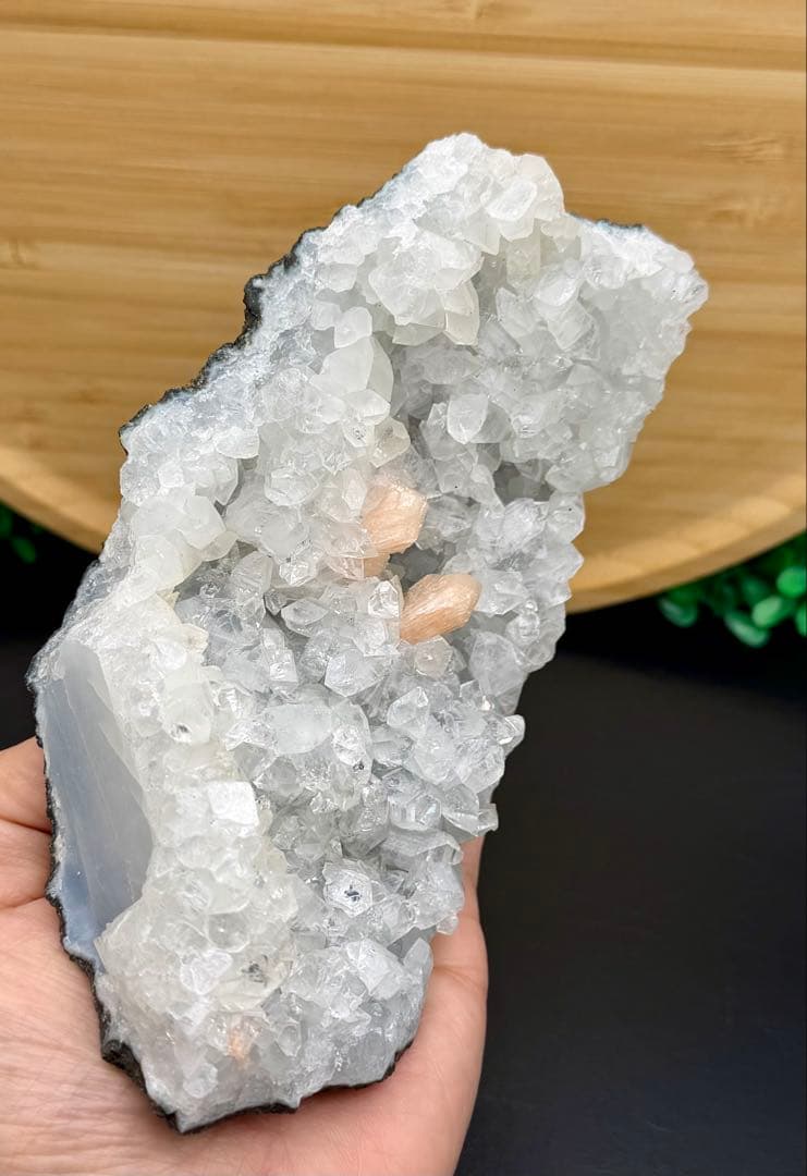 美品★天然アポフィライト原石　母岩付き　インド産　魚眼石　パワーストーン