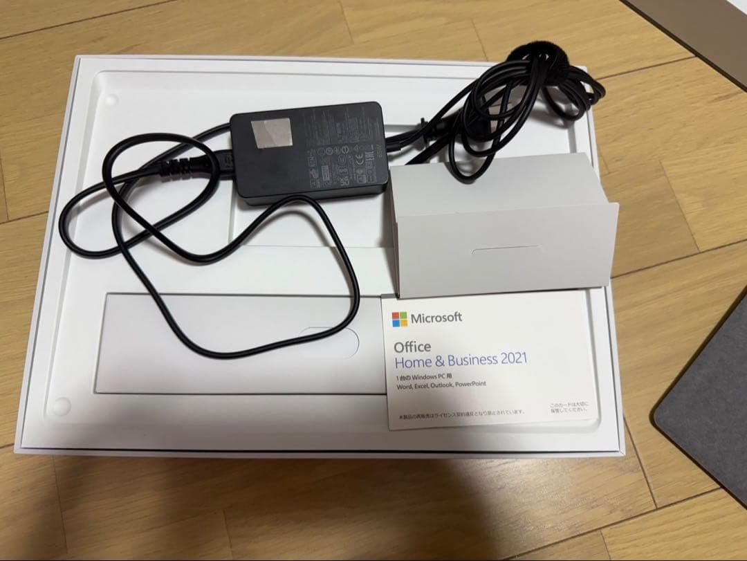 美品Microsoft Surface Laptop 4 本体　充電回数29回