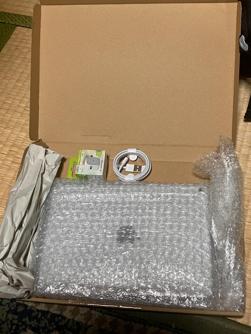 グ*マ様 iPad Pro 9.7 インチ 第１世代 Wi-Fi 32GB シル