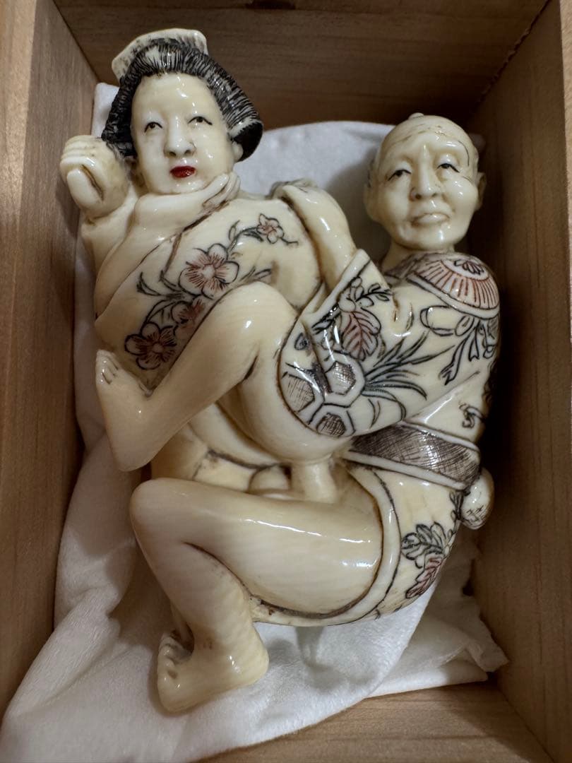 春画　根付け　マンモス根付け　置物　彫刻　骨董品　アンティーク