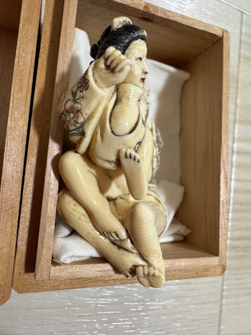 春画　根付け　マンモス根付け　置物　彫刻　骨董品　アンティーク