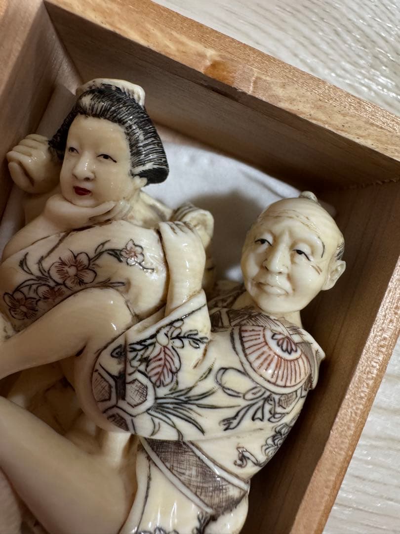 春画　根付け　マンモス根付け　置物　彫刻　骨董品　アンティーク