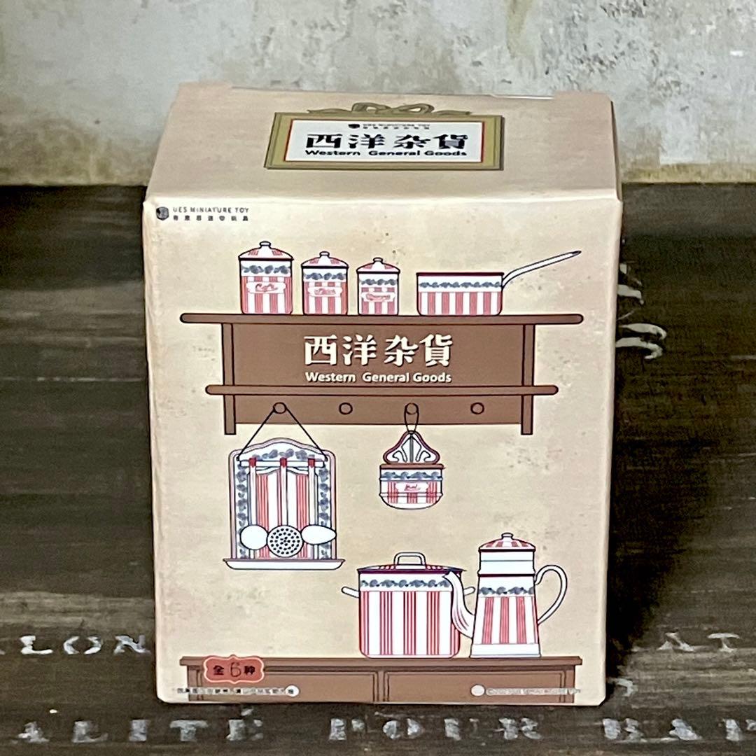 ミニチュアキッチン雑貨　レッドストライプ　西洋雑貨ローズガーランド　ドールハウス