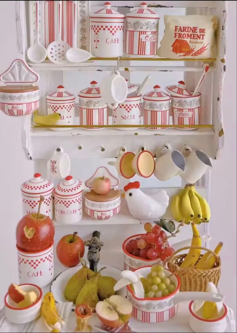 ミニチュアキッチン雑貨　レッドストライプ　西洋雑貨ローズガーランド　ドールハウス