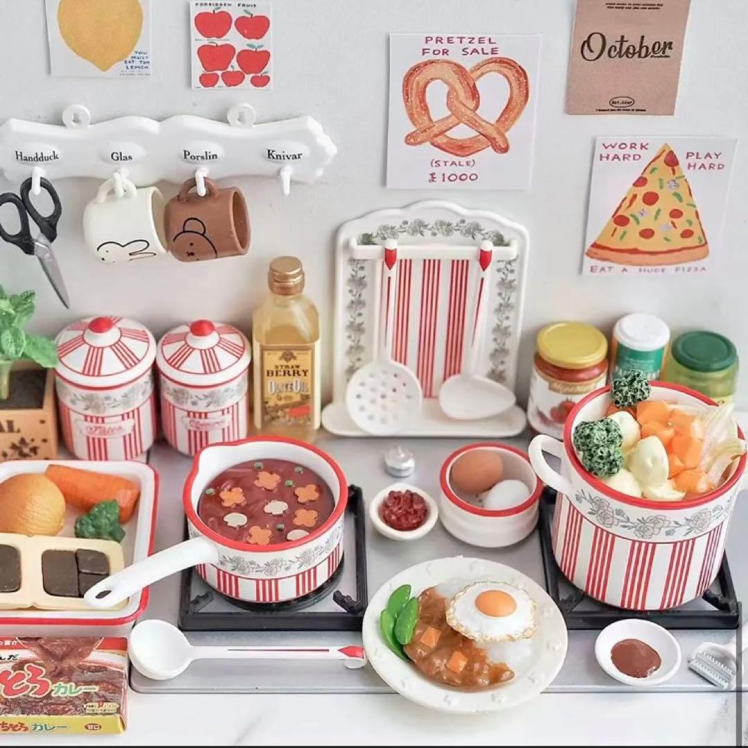 ミニチュアキッチン雑貨　レッドストライプ　西洋雑貨ローズガーランド　ドールハウス