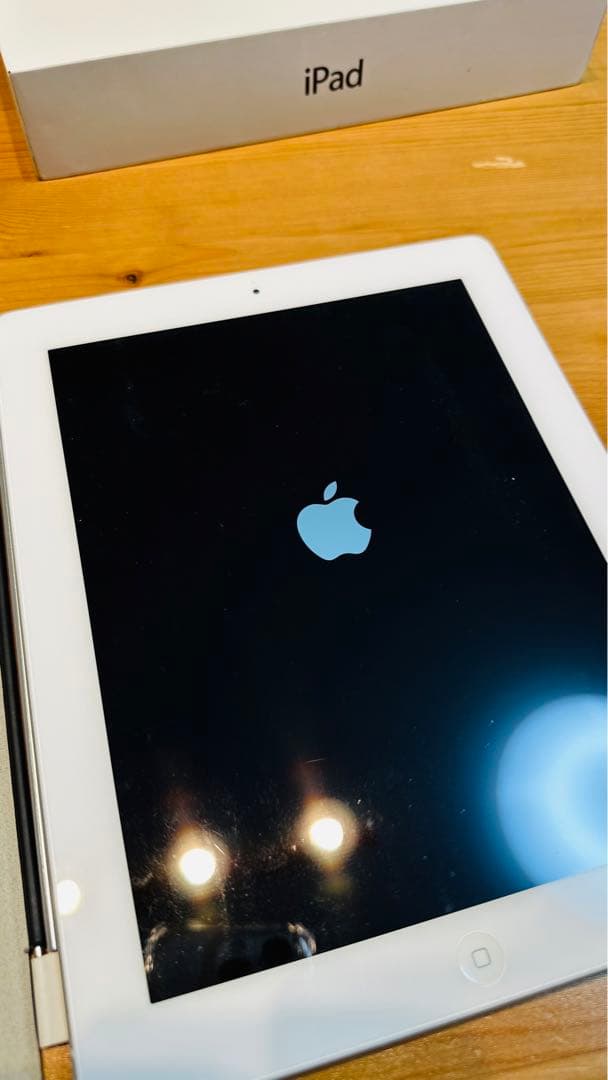 Apple iPad 第4世代 ホワイト 本体 カバー付き