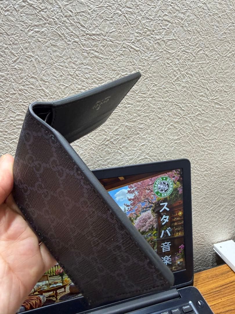 GUCCI トラ刺繍 二つ折り財布