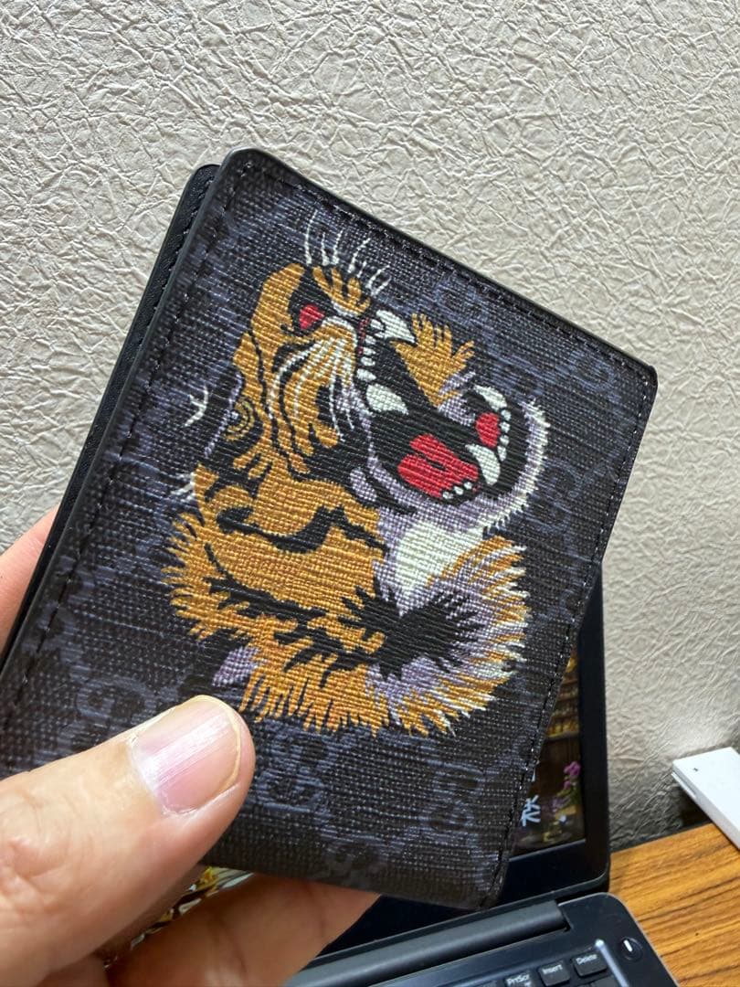 GUCCI トラ刺繍 二つ折り財布