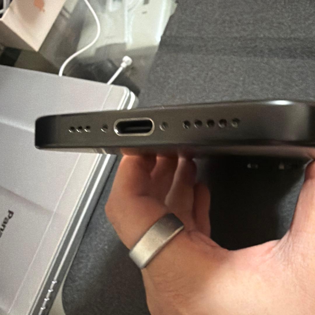 hitomi【超美品】iPhone 16Pro 128GBブラックチタン