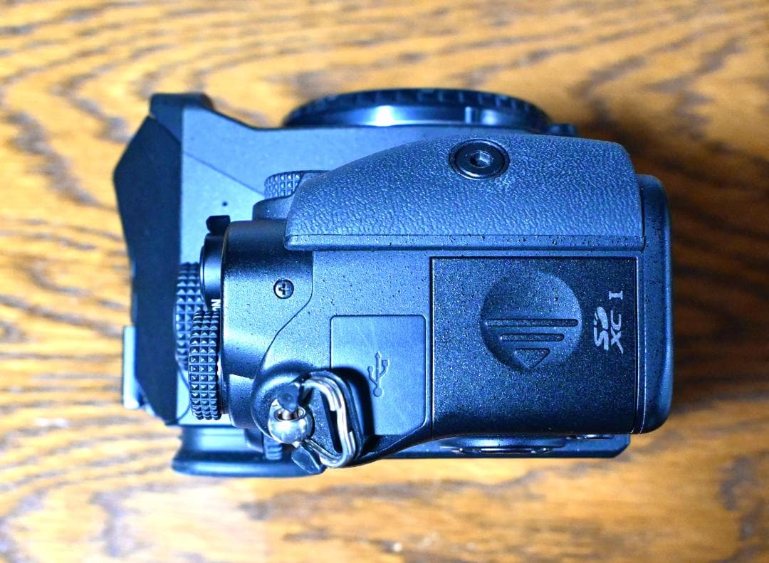 美品　PENTAX KP デジタル一眼レフ 本体　交換グリップL付