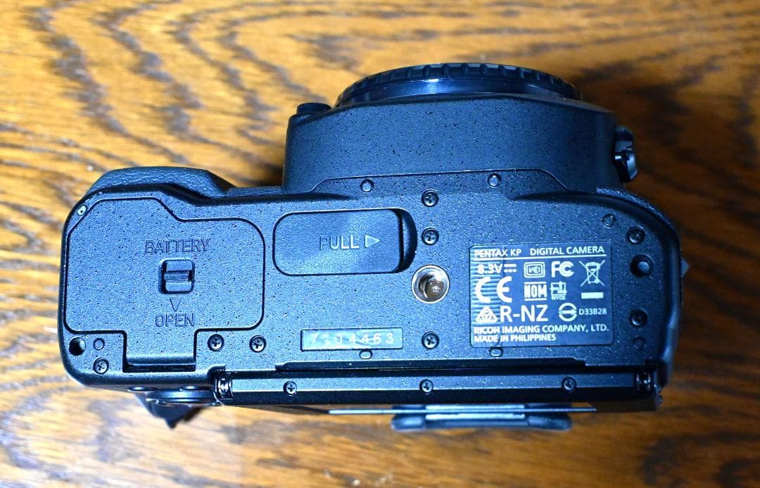 美品　PENTAX KP デジタル一眼レフ 本体　交換グリップL付