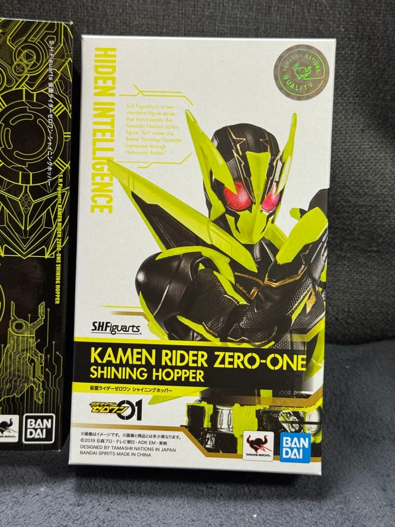 SHフィギュアーツ　仮面ライダーゼロワン　シャイニングホッパー