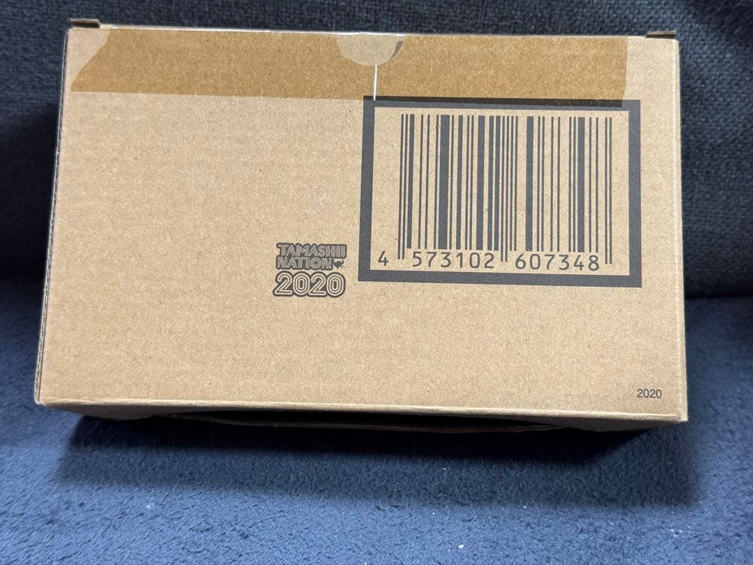 SHフィギュアーツ　仮面ライダーゼロワン　シャイニングホッパー