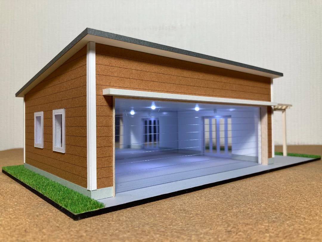 ミニカー専用ジオラマ：1/43 木造パーゴラ付ガレージ（ブラウン）背面ミラー貼り