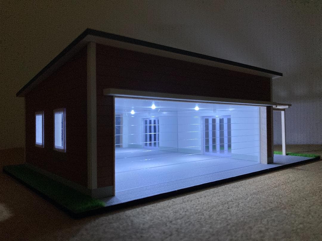 ミニカー専用ジオラマ：1/43 木造パーゴラ付ガレージ（ブラウン）背面ミラー貼り