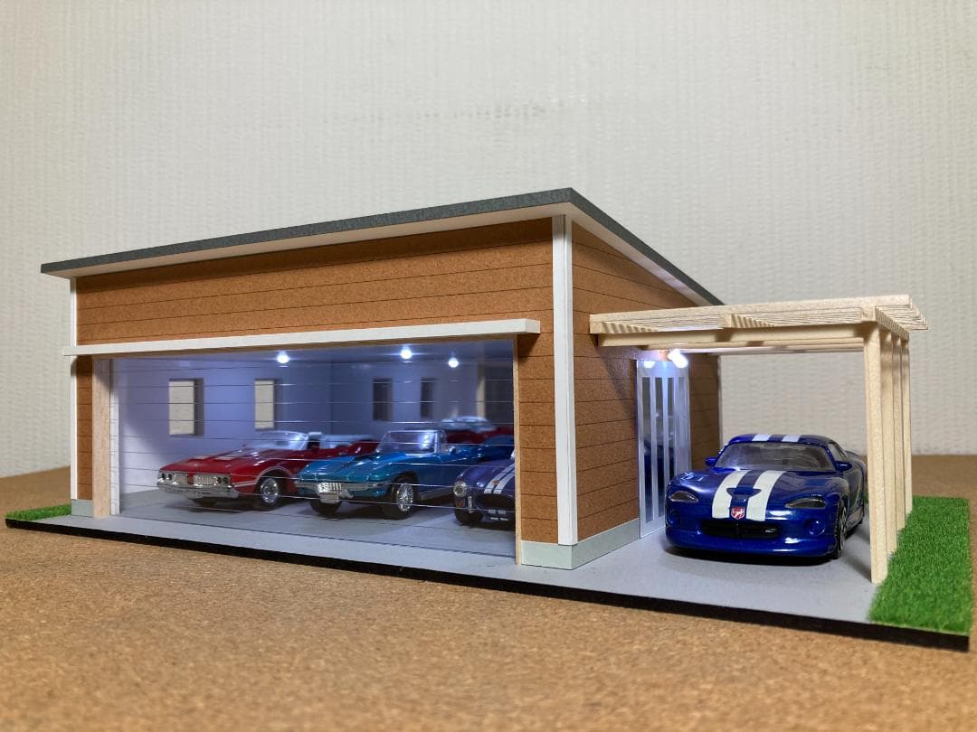 ミニカー専用ジオラマ：1/43 木造パーゴラ付ガレージ（ブラウン）背面ミラー貼り