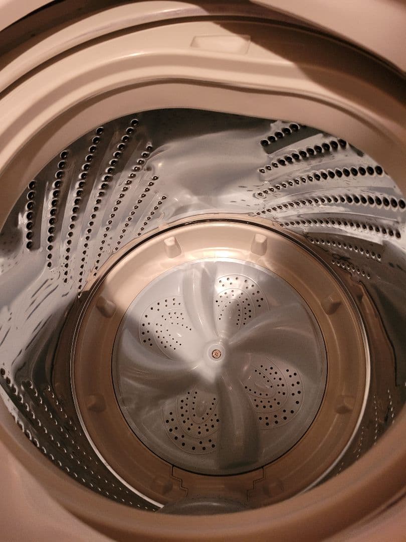 洗濯機　コンパクトサイズ　Hisense　5.5キロ　スリムタイプ　2017年製