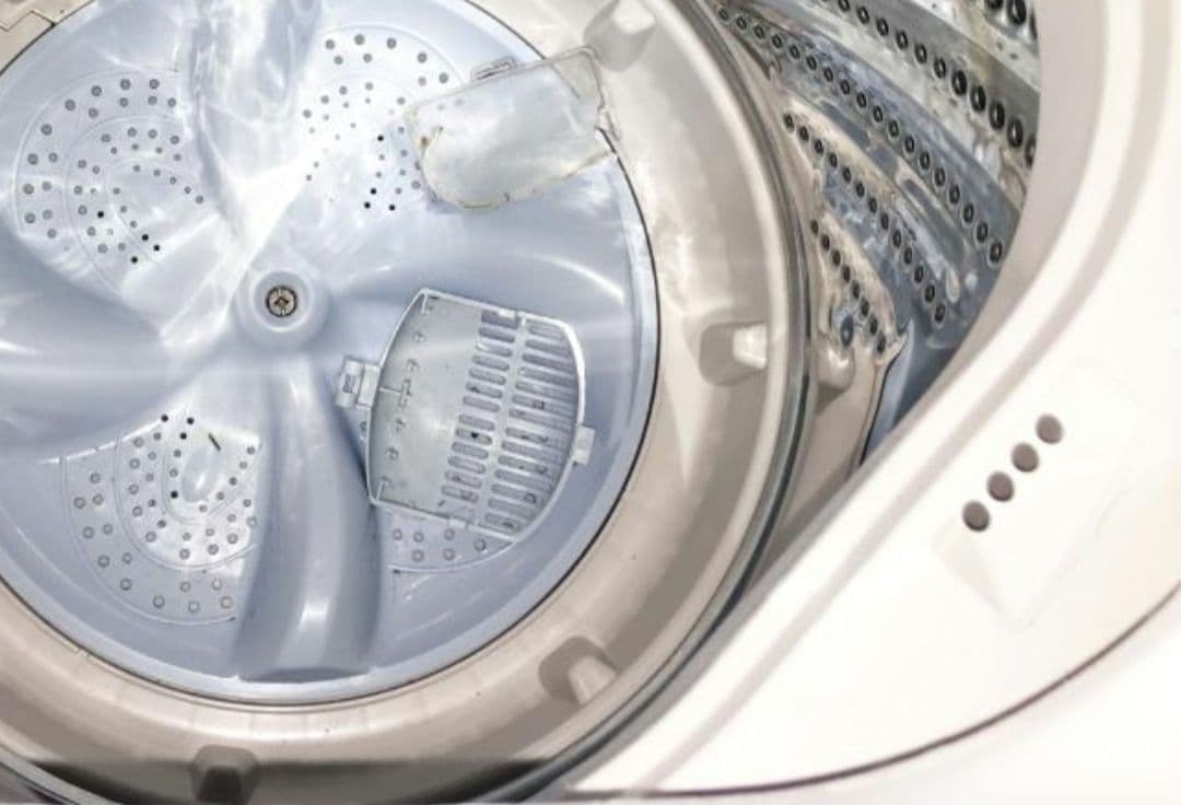 洗濯機　コンパクトサイズ　Hisense　5.5キロ　スリムタイプ　2017年製