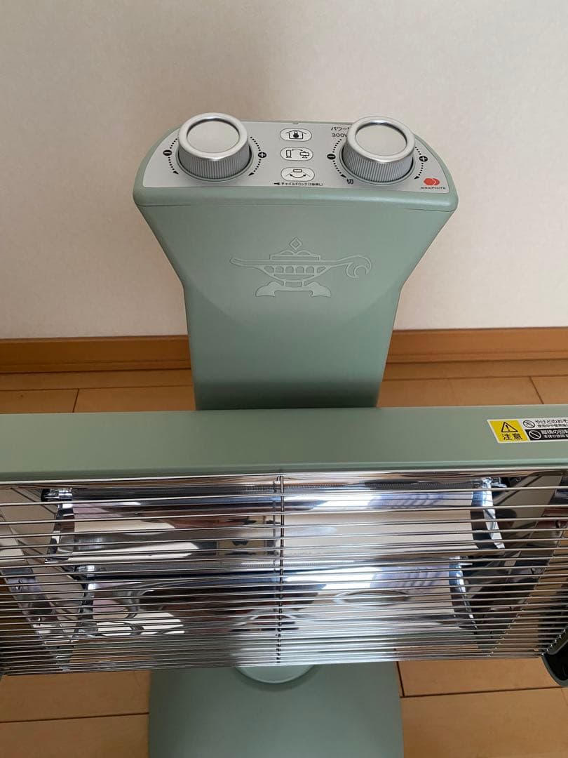 Aladdin（アラジン）遠⾚グラファイトヒーター（AEH-2G10BJ）