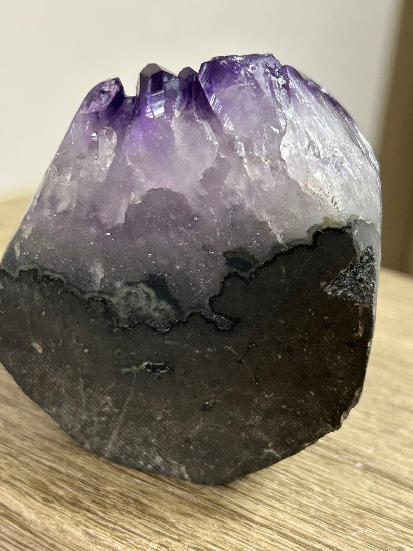 ウルグアイ産　 アメジストカルサイト共生　置物