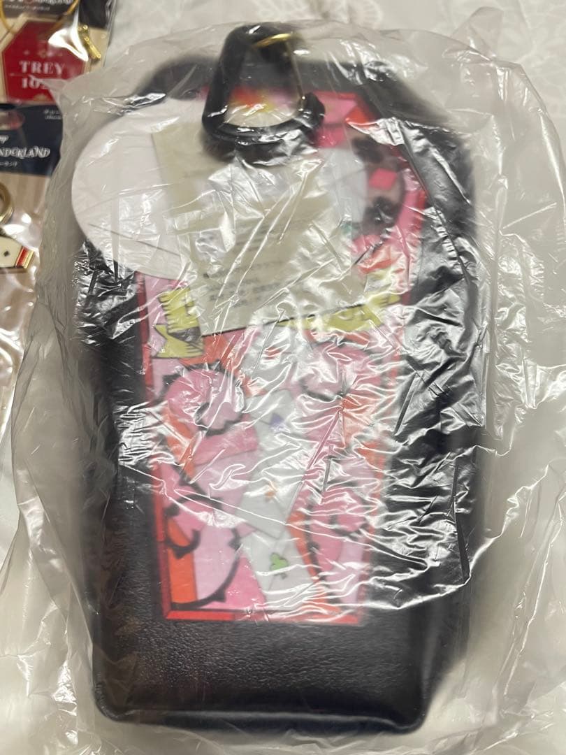 ツイステ　棺型ポーチ　チャーム　キーホルダー　ルームキー　ハーツラビュル　トレイ