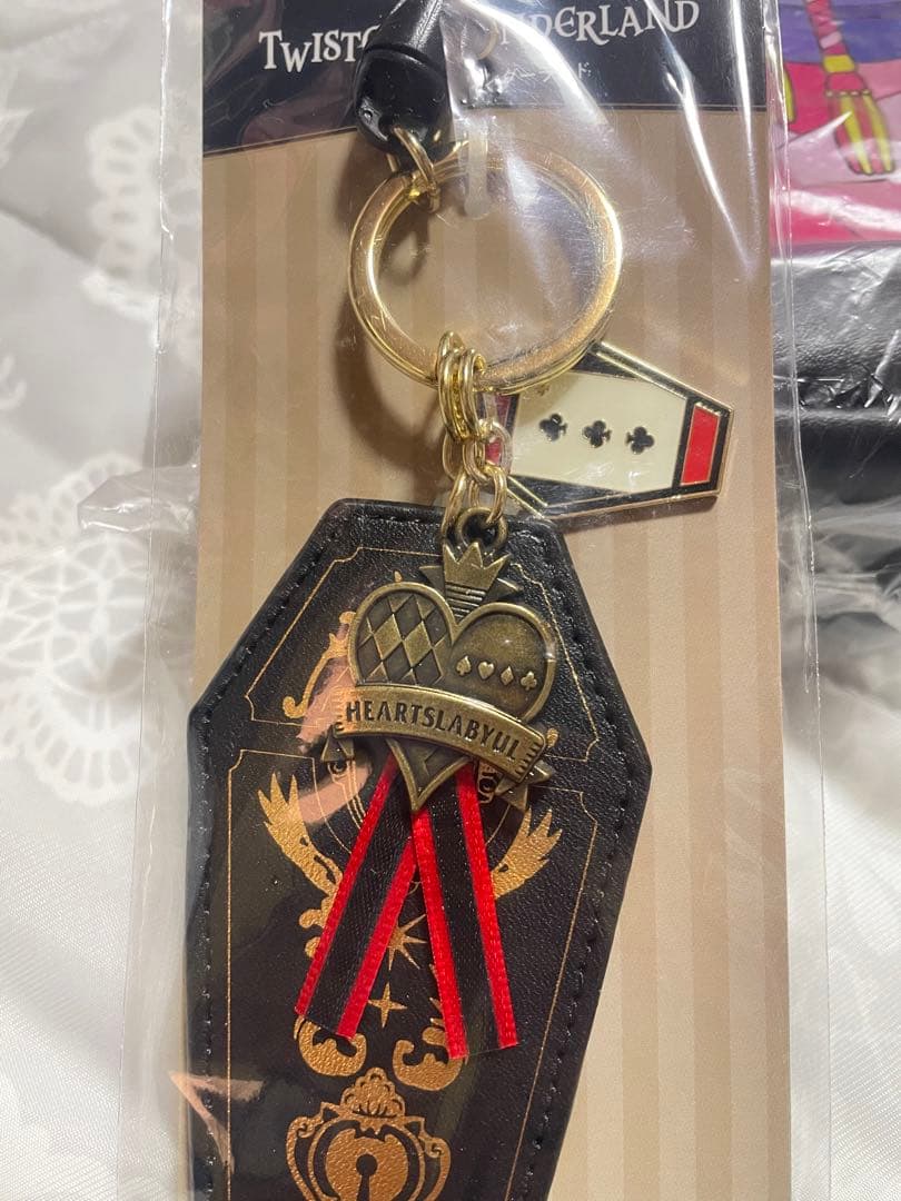 ツイステ　棺型ポーチ　チャーム　キーホルダー　ルームキー　ハーツラビュル　トレイ