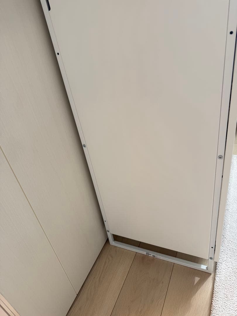 ホワイトキャビネット 2段棚付き