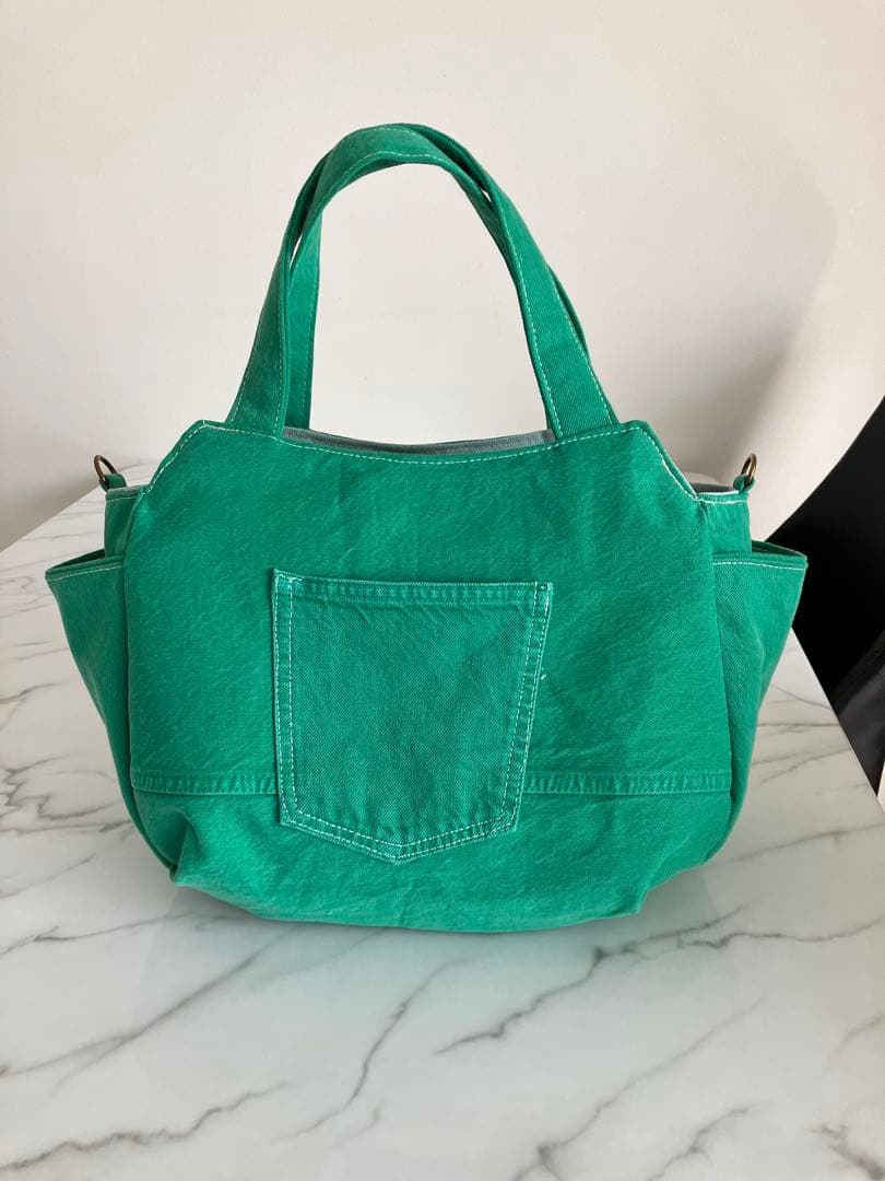 1090 4✳B　大きめ緑色デニムリメイクバック　ハンドメイド　1点物